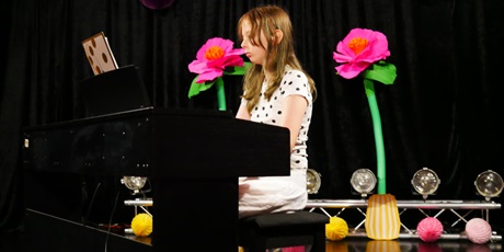 Powiększ grafikę: koncert-pracowni-keyboardu-703433.jpg