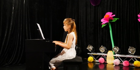 Powiększ grafikę: koncert-pracowni-keyboardu-703435.jpg