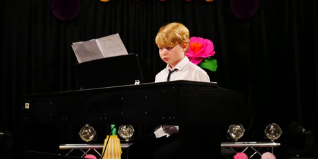 Powiększ grafikę: koncert-pracowni-keyboardu-703436.jpg