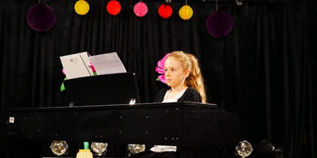Powiększ grafikę: koncert-pracowni-keyboardu-703440.jpg