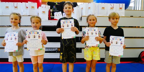 Powiększ grafikę: maly-akrobata-2026-700960.jpg