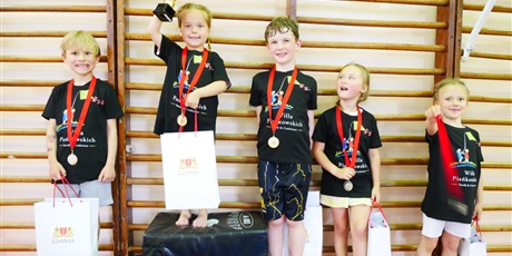 Powiększ grafikę: maly-akrobata-2026-700968.jpg