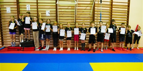 Powiększ grafikę: maly-akrobata-2026-700978.jpg