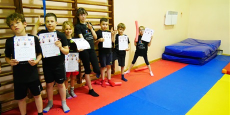 Powiększ grafikę: maly-akrobata-2026-700980.jpg