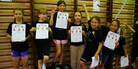 Powiększ grafikę: maly-akrobata-2026-700981.jpg