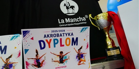 Powiększ grafikę: maly-akrobata-2026-700991.jpg