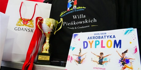 Powiększ grafikę: maly-akrobata-2026-700992.jpg