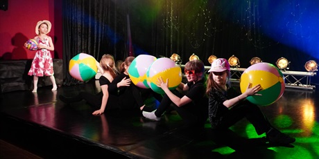 Powiększ grafikę: musical-w-oczekiwaniu-wiosny-686371.jpg