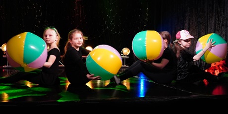 Powiększ grafikę: musical-w-oczekiwaniu-wiosny-686372.jpg