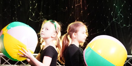 Powiększ grafikę: musical-w-oczekiwaniu-wiosny-686373.jpg