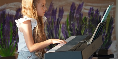Muzyczne popołudnie z Pracownią Gry na Keyboardzie 