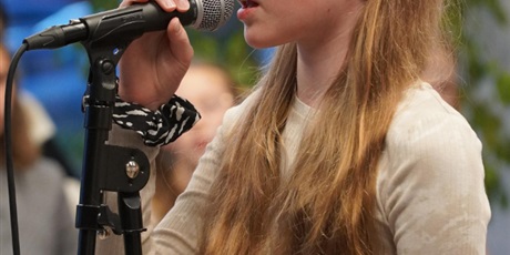 Powiększ grafikę: muzyczny-koncert-pracowni-wokalnej-642955.jpg