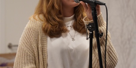 Powiększ grafikę: muzyczny-koncert-pracowni-wokalnej-642963.jpg