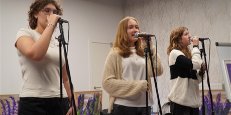 Powiększ grafikę: muzyczny-koncert-pracowni-wokalnej-642964.jpg