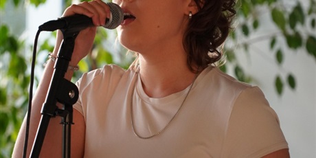 Powiększ grafikę: muzyczny-koncert-pracowni-wokalnej-642977.jpg