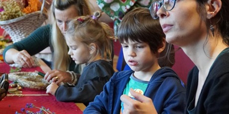 Powiększ grafikę: przyklej-sie-do-lasu-warsztaty-rodzinne-w-palacu-mlodziezy-650289.jpg