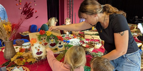 Powiększ grafikę: przyklej-sie-do-lasu-warsztaty-rodzinne-w-palacu-mlodziezy-650353.jpg