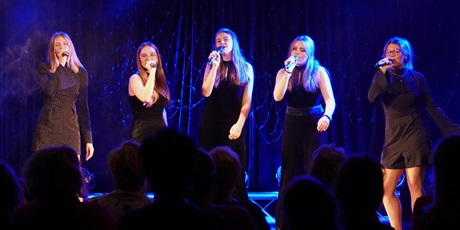 Powiększ grafikę: retro-szlagiery-tance-i-bajery-w-rytmie-gdanskich-dni-seniora-650823.jpg