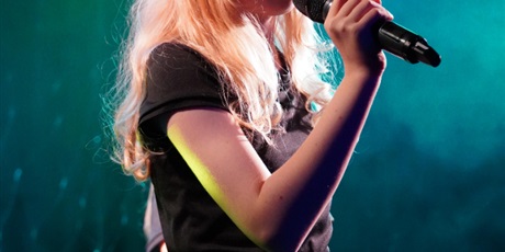 Powiększ grafikę: retro-szlagiery-tance-i-bajery-w-rytmie-gdanskich-dni-seniora-650826.jpg