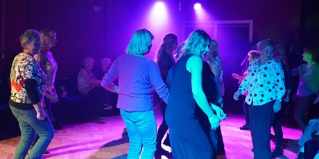 Powiększ grafikę: retro-szlagiery-tance-i-bajery-w-rytmie-gdanskich-dni-seniora-650831.jpg