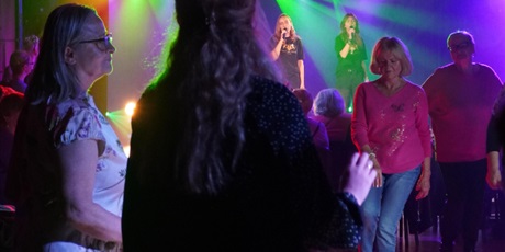 Powiększ grafikę: retro-szlagiery-tance-i-bajery-w-rytmie-gdanskich-dni-seniora-650833.jpg