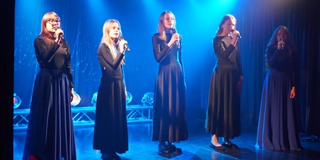 Powiększ grafikę: retro-szlagiery-tance-i-bajery-w-rytmie-gdanskich-dni-seniora-650839.jpg