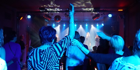 Powiększ grafikę: retro-szlagiery-tance-i-bajery-w-rytmie-gdanskich-dni-seniora-650840.jpg