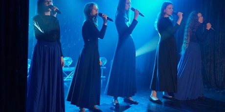 Powiększ grafikę: retro-szlagiery-tance-i-bajery-w-rytmie-gdanskich-dni-seniora-650851.jpg