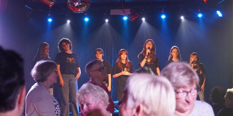 Powiększ grafikę: retro-szlagiery-tance-i-bajery-w-rytmie-gdanskich-dni-seniora-650854.jpg