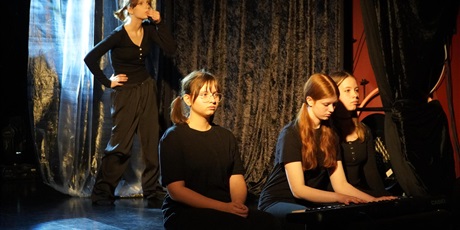 Powiększ grafikę: spektakl-grupy-proffeska-tylko-grzecznie-656450.jpg