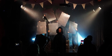 Powiększ grafikę: spektakl-krolowa-sniegu-grupy-teatralnej-lustra-sceny-693689.jpg