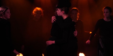 Powiększ grafikę: spektakl-krolowa-sniegu-grupy-teatralnej-lustra-sceny-693692.jpg