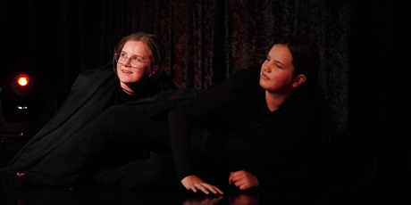 Powiększ grafikę: spektakl-krolowa-sniegu-grupy-teatralnej-lustra-sceny-693704.jpg