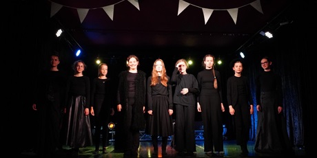Powiększ grafikę: spektakl-krolowa-sniegu-grupy-teatralnej-lustra-sceny-693718.jpg