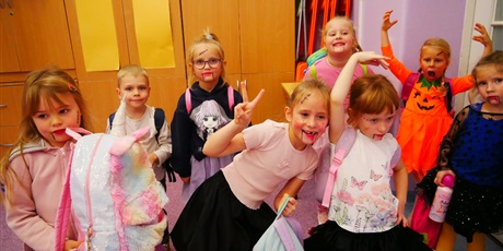 Powiększ grafikę: straaaszne-zajecia-z-pracowni-tanecznej-elzbiety-pruszko-654909.jpg