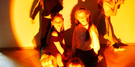 Powiększ grafikę: straaaszne-zajecia-z-pracowni-tanecznej-elzbiety-pruszko-654919.jpg