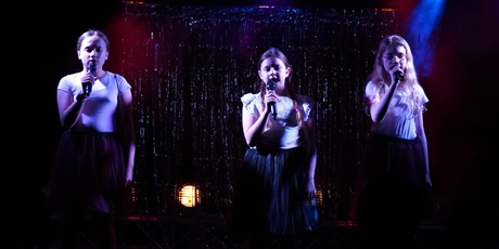 Powiększ grafikę: swiateczno-noworoczny-koncert-pracowni-wokalnej-670852.jpg