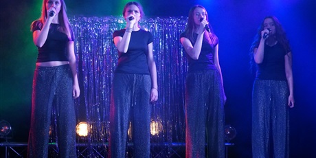 Powiększ grafikę: swiateczno-noworoczny-koncert-pracowni-wokalnej-670855.jpg