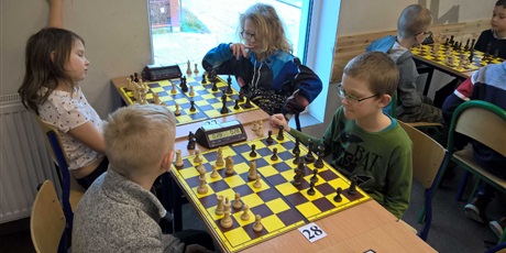 Powiększ grafikę: uczestnicy-pracowni-szachowej-na-zimowym-turnieju-szachowym-o-puchar-wojta-gminy-kolbudy-181358.jpg