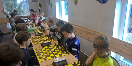 Powiększ grafikę: uczestnicy-pracowni-szachowej-na-zimowym-turnieju-szachowym-o-puchar-wojta-gminy-kolbudy-181359.jpg