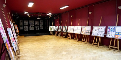 Powiększ grafikę: wystawa-prac-uczestnikow-pracowni-ilustracji-i-komiksu-491396.jpg