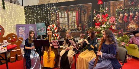 Powiększ grafikę: Świąteczne kolędowanie Zespołu Piccolo As 